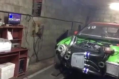 Videó: olyan erővel szív a turbó, hogy magába szippant egy méterre lévő rongyot 