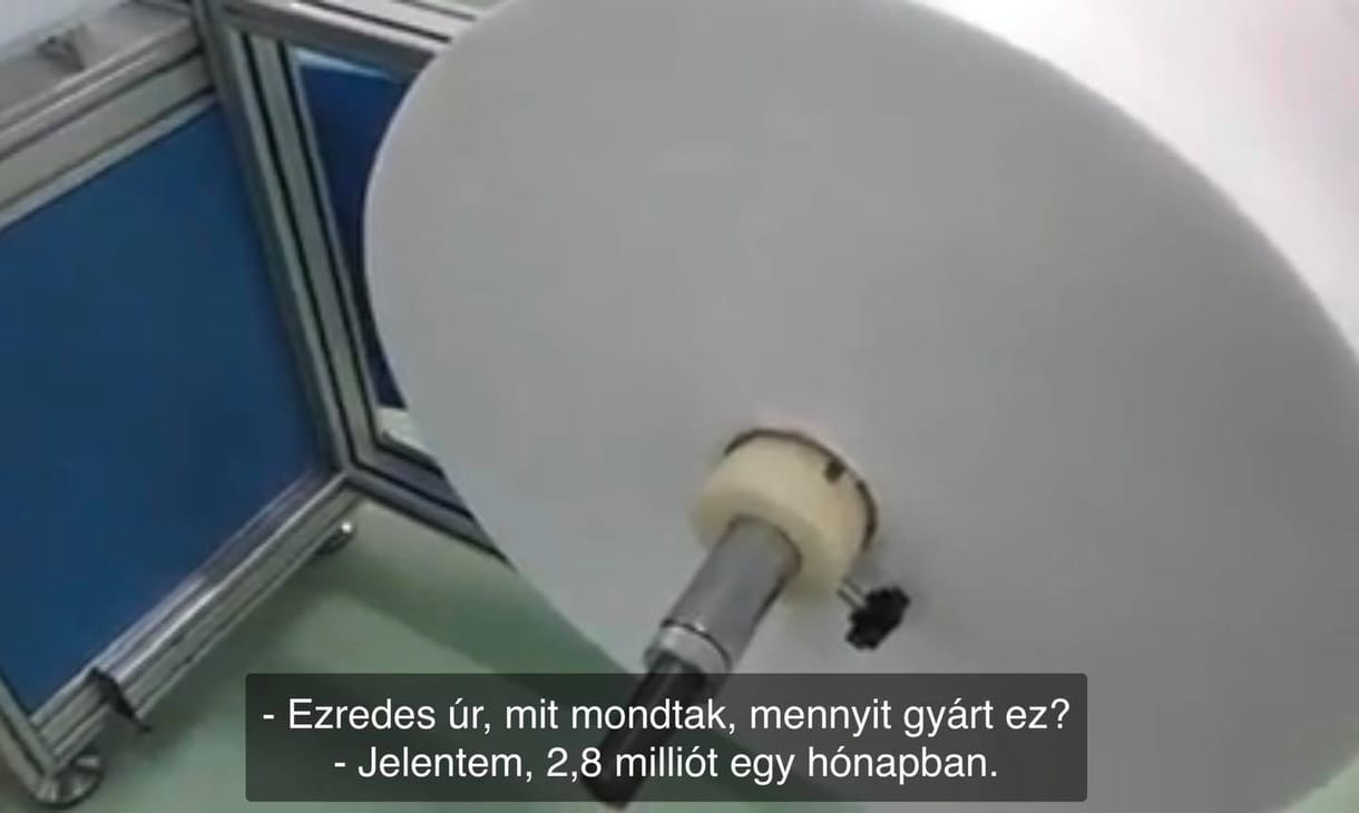 Büntetés-végrehajtás: A Kínából érkezett maszkvarró mégse gyárt havi 2,8 millió arcmaszkot