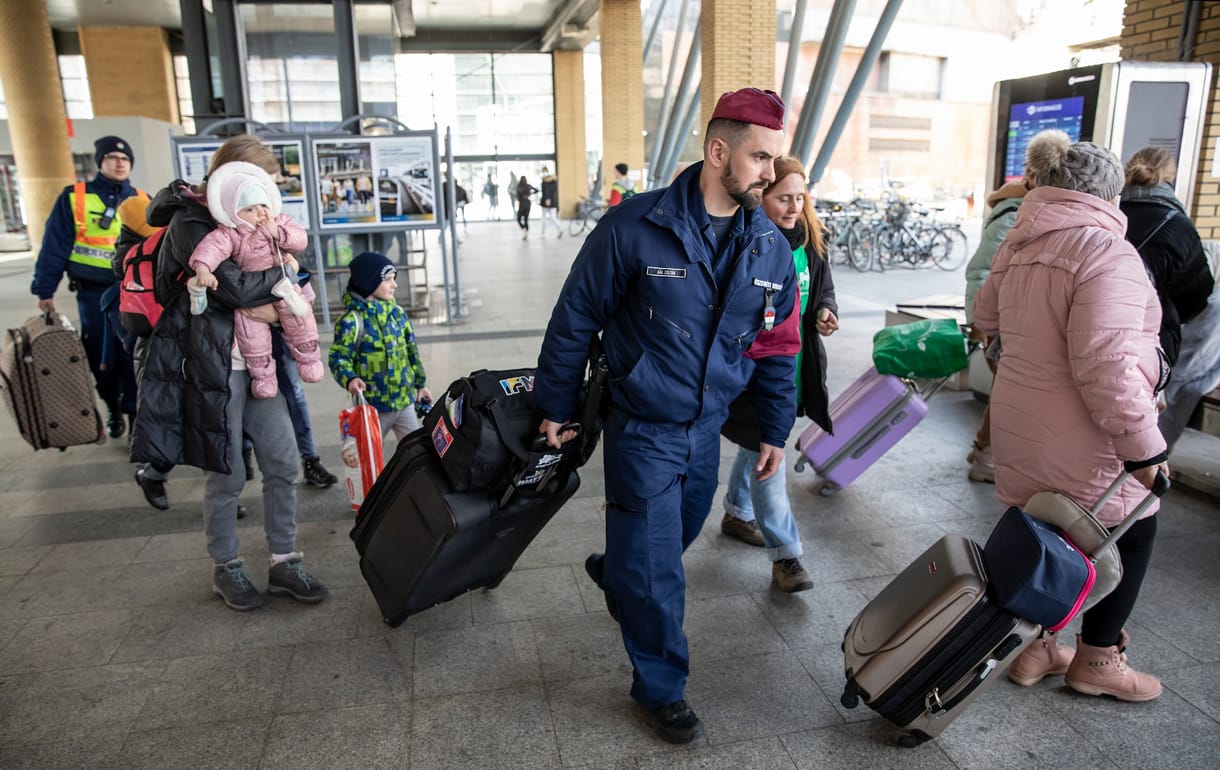 Háromezer továbbutazó menekültnek fizeti ki a helyjegyét a Fővárosi Önkormányzat