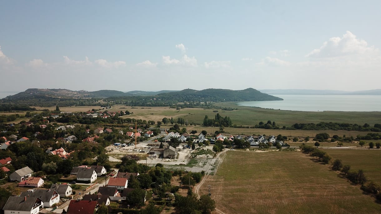 Aszófőn épül egy Kisaszófő: értetlenül állnak a helyiek egy lakópark tervei előtt – videó