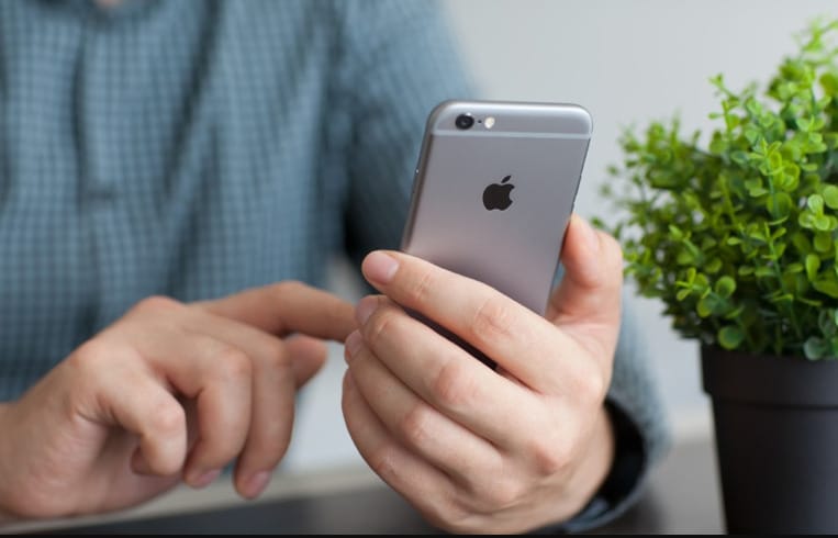 Ezt is megoldották: iOS és Linux fut egy 64 bites iPhone-on