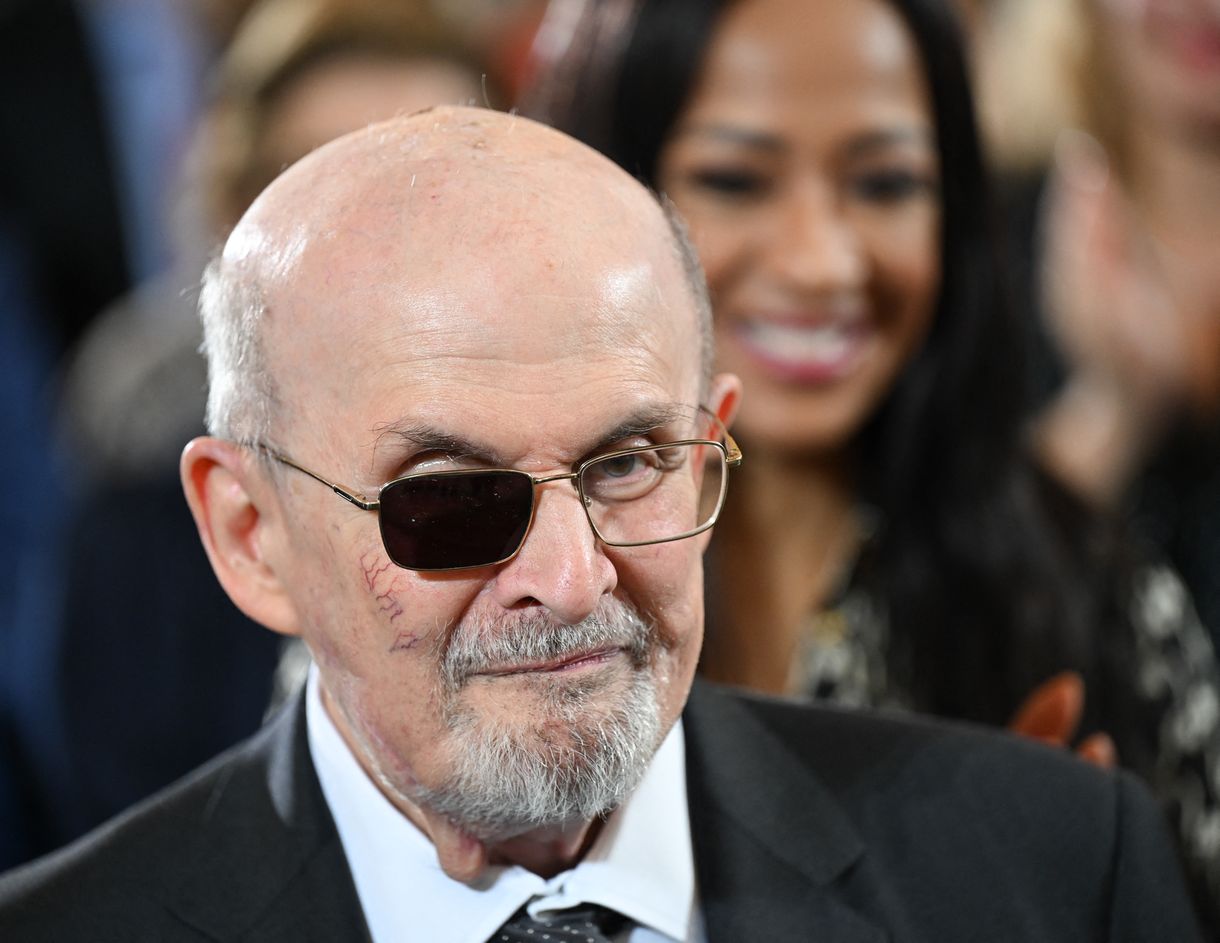 25 év börtönre ítélték Salman Rushdie merénylőjét
