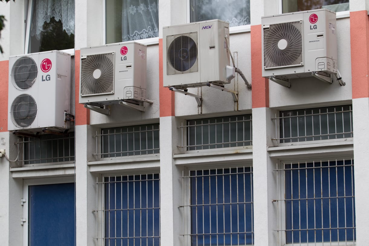 Húsz kórházban javítják az elromlott hűtési rendszereket