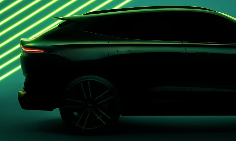 A világ legerősebb luxus SUV-ja az Aston Martintól