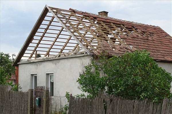 Brüsszel adott egy csomó pénzt, hogy családi házakat újítsunk fel, de a kormány inkább elverte másra