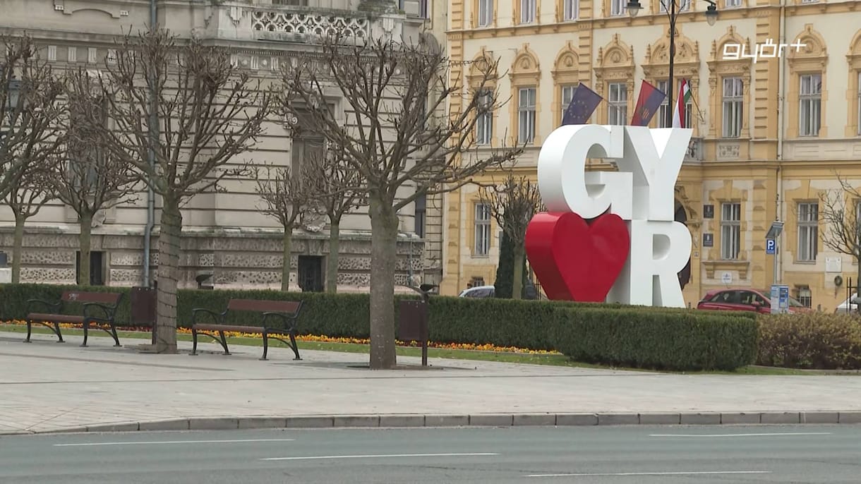 Mégis kapott adventi díszkivilágítást Győr, miután a lakosságnak nem tetszett a sötétség