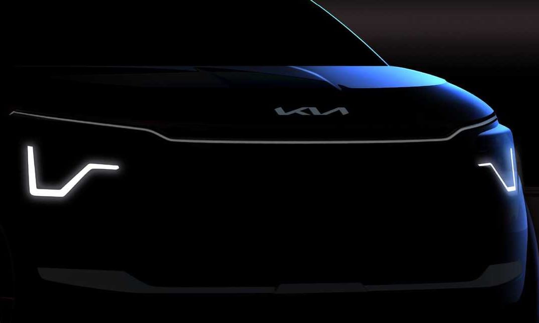 Kedvcsináló fotókon a teljesen új Kia Niro