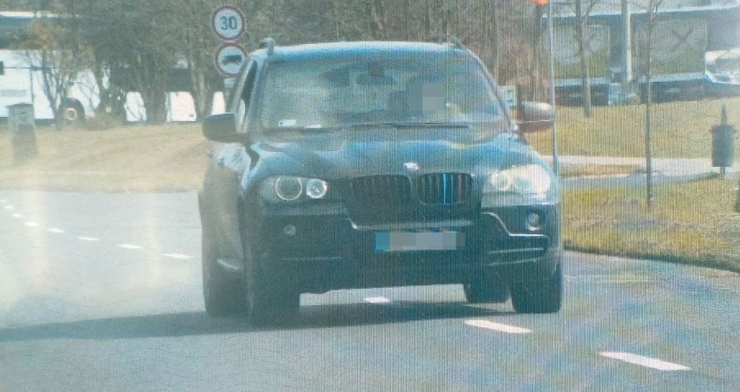 30-as táblánál 114 km/h-val futott bele a traffipaxba ez a BMW-s