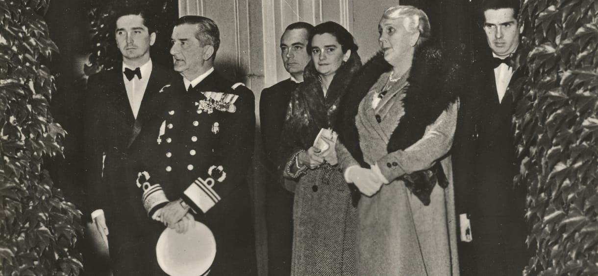 Horthy istenítése egy idő után már közel járt Sztálinéhoz és Hitleréhez