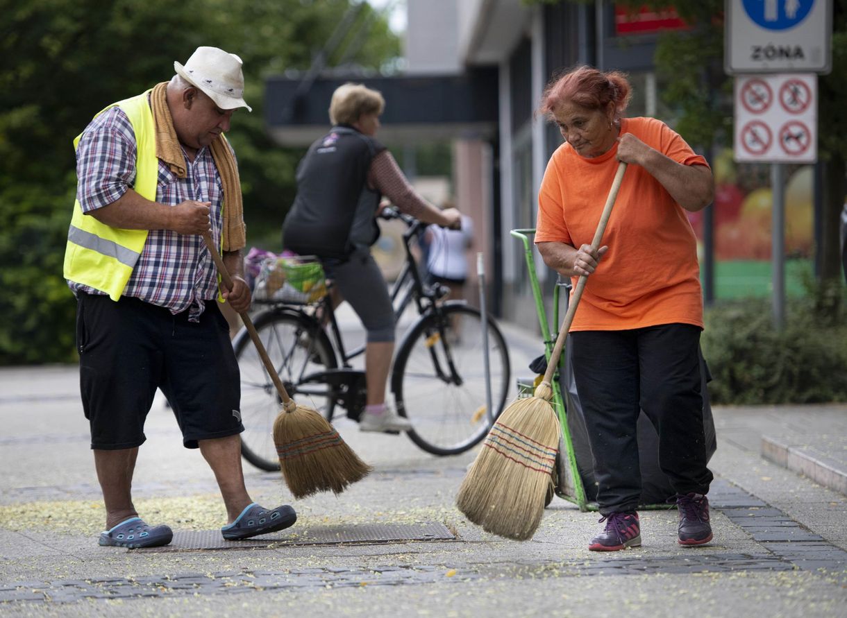 Szeptembertől tömegek szorulhatnak ki a létfenntartásukat jelentő közmunkából