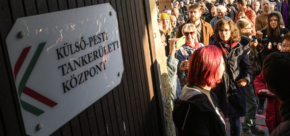 Több mint 8 ezer pedagógus hagyta ott a tankerületeket az elmúlt két évben