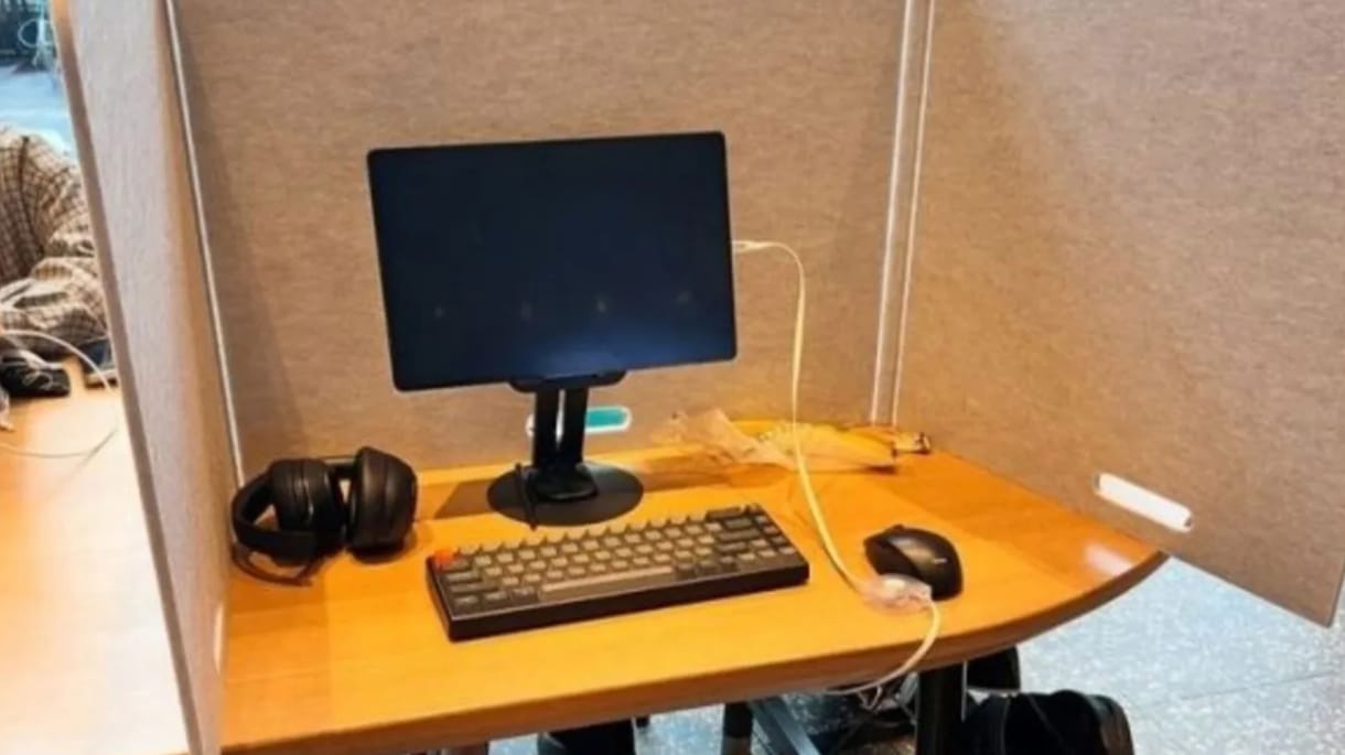 Elege lett a Starbucksnak, miután sokan csak csapvizet kérnek, de azért nyomtatót, sőt asztali PC-t visznek be, hogy ott dolgozzanak a kávézóban