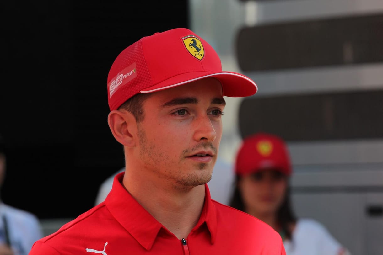 Öt évig a Ferrarié Charles Leclerc