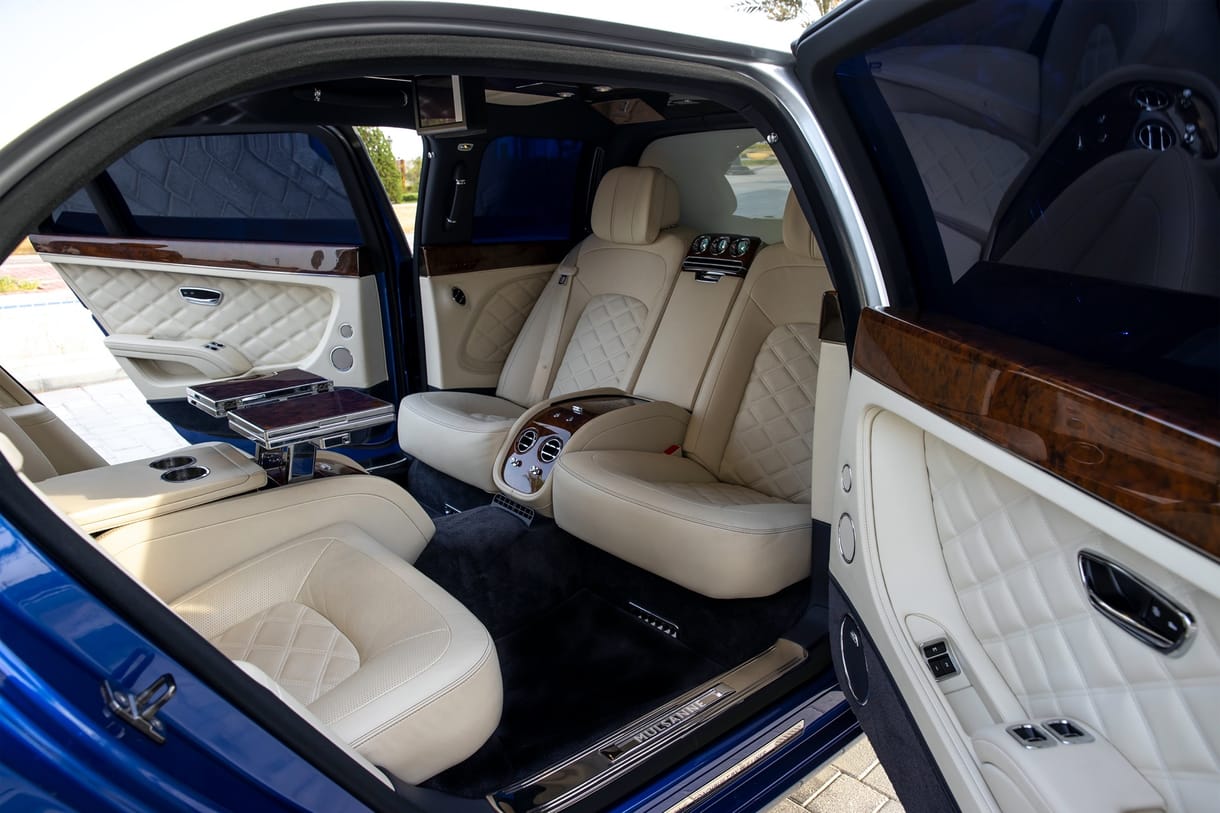 Hat éve várnak gazdára ezek a szuperhosszított Bentley-k