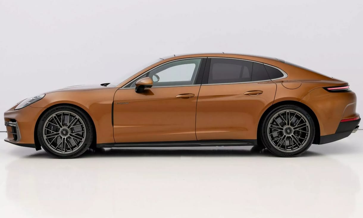Alaphangon közel 80 millió forint: Magyarországon a biturbó V8-as, zöld rendszámos új Porsche Panamera