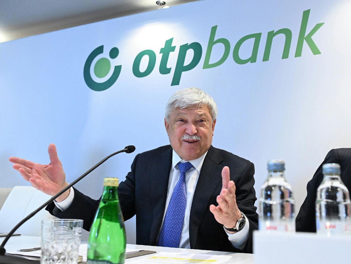 Csökkenti a díjait az OTP, és vállalja, hogy legközelebb csak a választás után emel