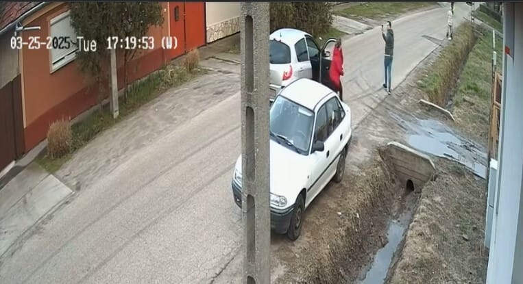 A rossz minőségű járda helyett az utat választotta, paprikaspray-vel fújták le a kisgyerekes apát