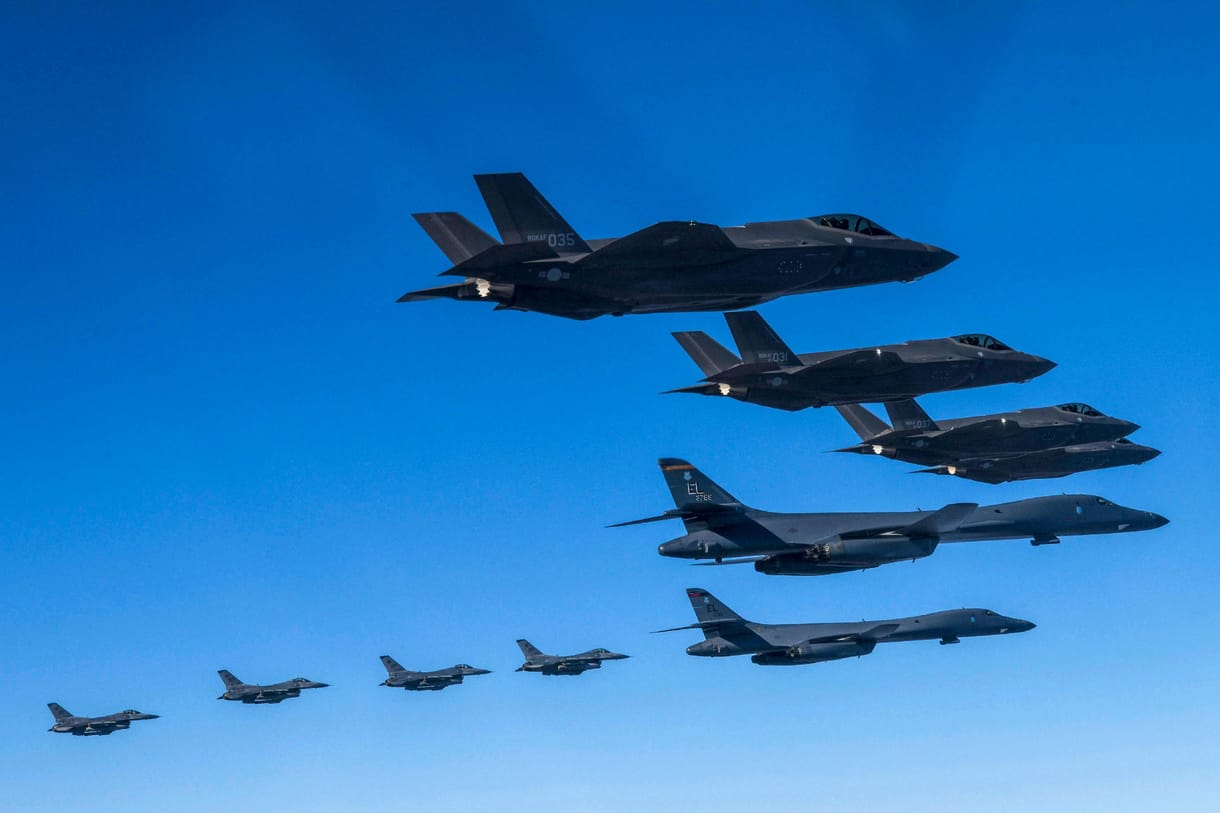Hollandia tizennyolc F-16-ost küld Ukrajnának