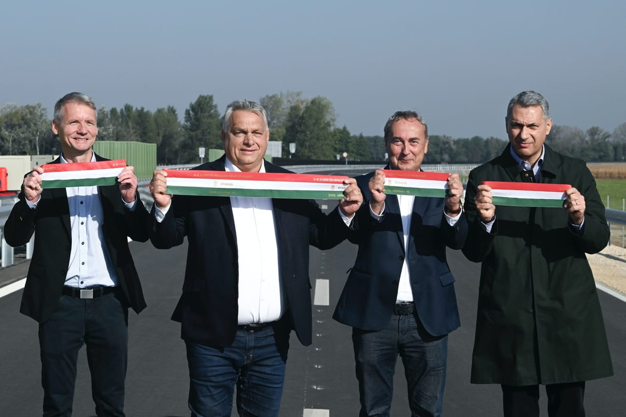 Orbán Viktor a pápai útavatáson: A népek tengere feltámadott
