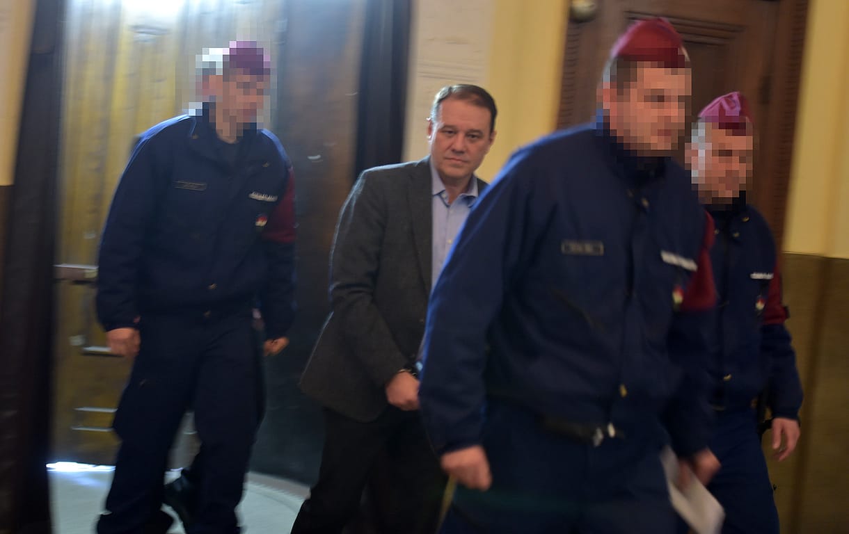 Tarsoly Csaba ül ma a vádlottak padján, 30 ezer sértett figyelhet