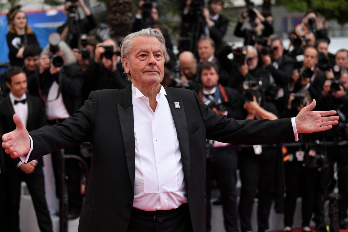 Alain Delont harmincöt, korábban elhunyt kutyája mellé temetik