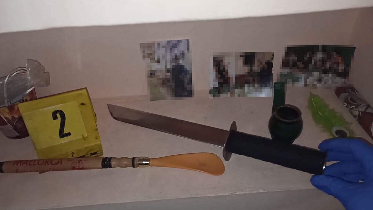 Megfutamította a trafikos eladónő a símaszkban, késsel támadó rablót