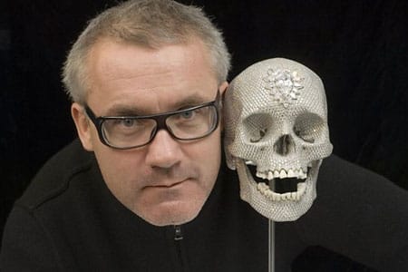 Ingyen megmutatják jövőre Londonban Damien Hirst gyémántkoponyáját
