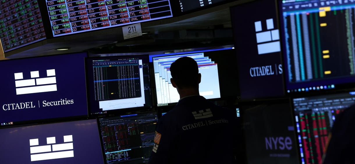 Európa tőzsdéi erősödtek, a forint gyengült, miután a bíróság elkaszálta Trump vámjait
