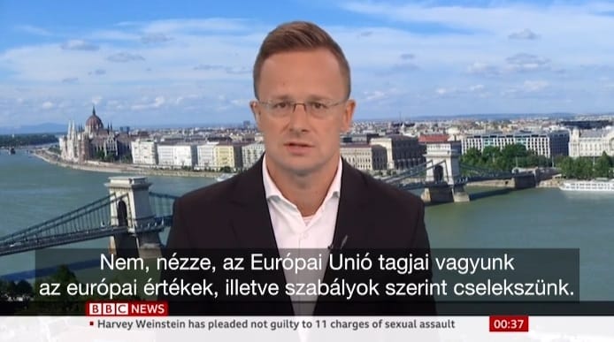 Szijjártó a BBC-ben magyarázta a bizonyítványt: Folyamatos támadás alatt állunk