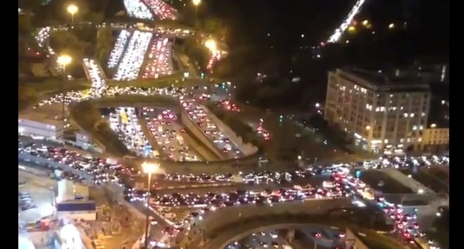700 kilométeres dugó alakult ki Párizs körül – videó