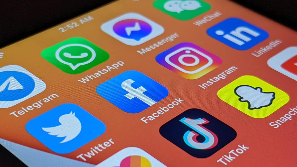 Ütős funkció érkezik a Facebookra és az Instagramba: teljesen átszabhatja a fotóit a mesterséges intelligenciával