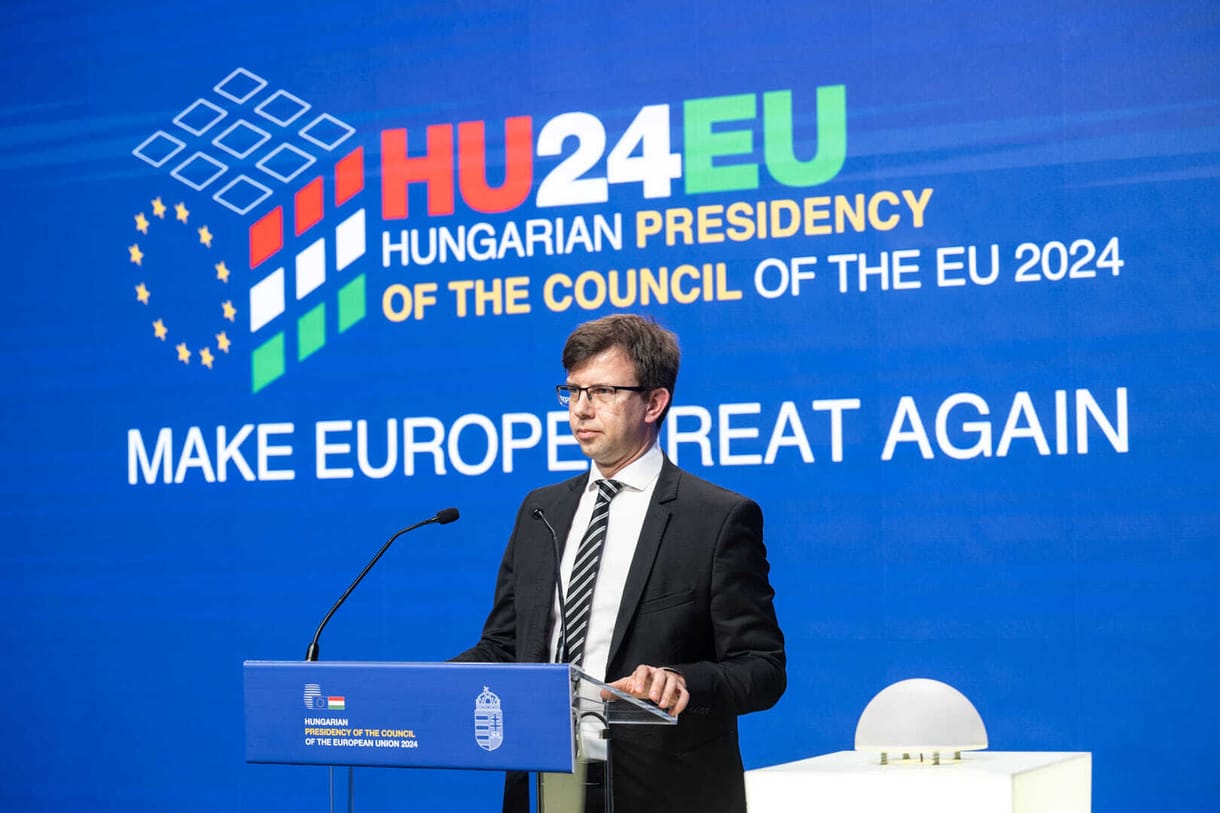 Rubik-kockával és Trump-idézettel fut neki Magyarország az EU-elnökségnek