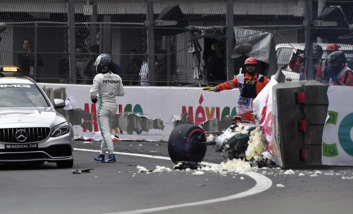 Nagy baleset után Verstappen a pole-ban Mexikóban – videó