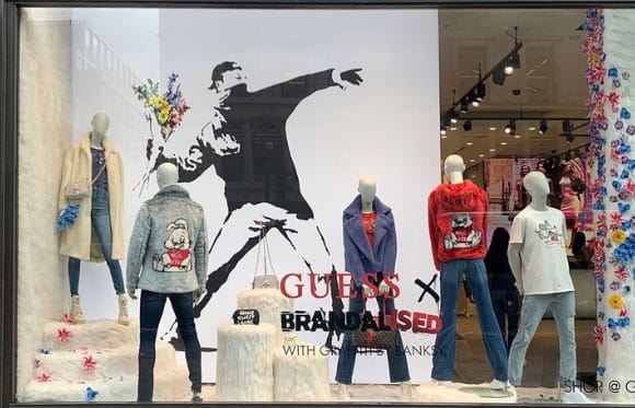Banksy szerint a Guess lenyúlta az alkotásait, ezért ő is lopásra biztatott