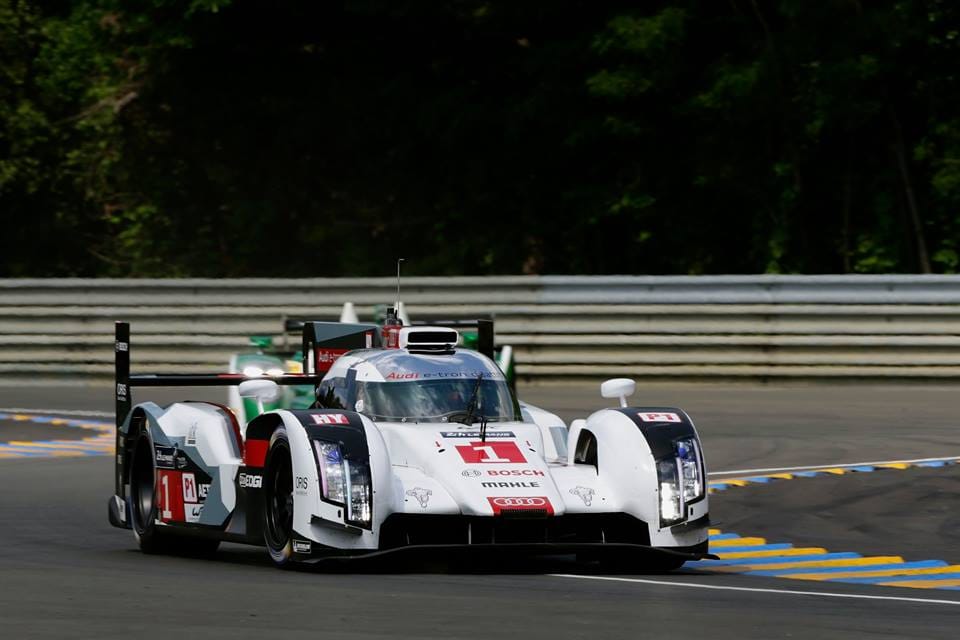 Jól van a pilóta a Le Mans-i horrorbukás után, egy Toyota az élen