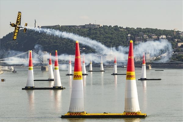 Nagyon sok szám a Red Bull Air Race budapesti versenyéről
