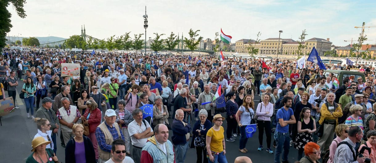 Hiába tolják a civil törvény szavazását, a tüntetés marad