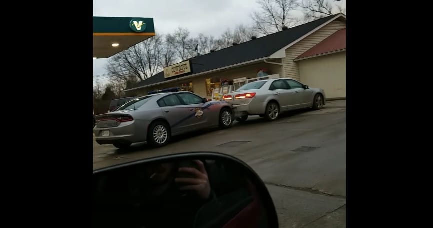 Szóval így kezdődik egy autós üldözés Amerikában (is) – videó