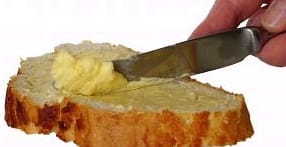 A vaj lenyomja a margarint