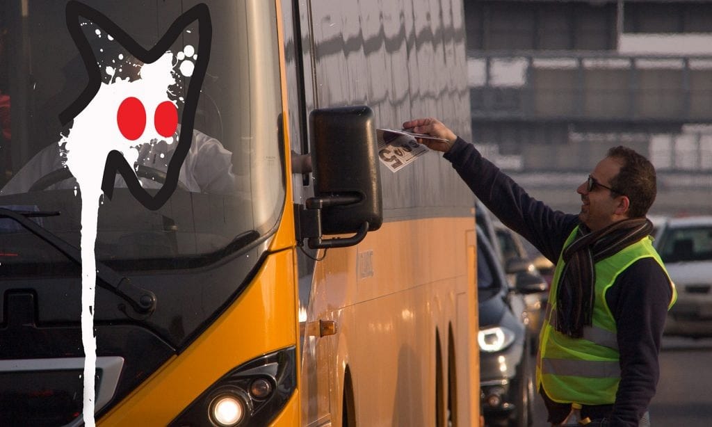 Újságot oszt a dugóban ülőknek a Kétfarkú, itt megnézheti, milyet