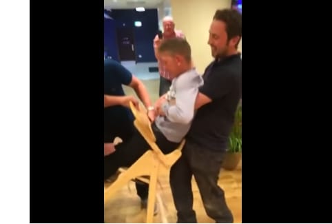 Szeretné könnyesre nevetni magát már kora reggel? Akkor ezt a videót nézze