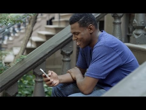 Az ingyen mobilozást népszerűsíti új reklámjában az Apple