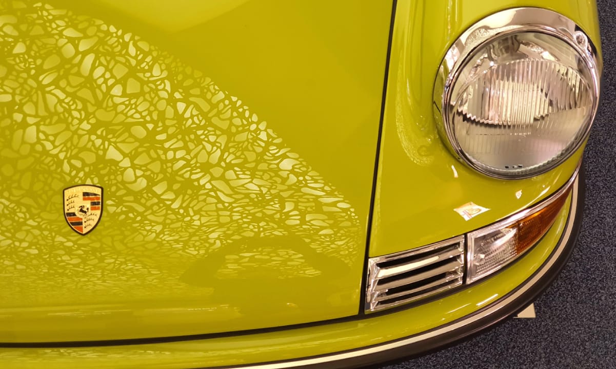 Budapesten találkoztunk a régi és ritka Porschéval, amin két tanksapka fedél van