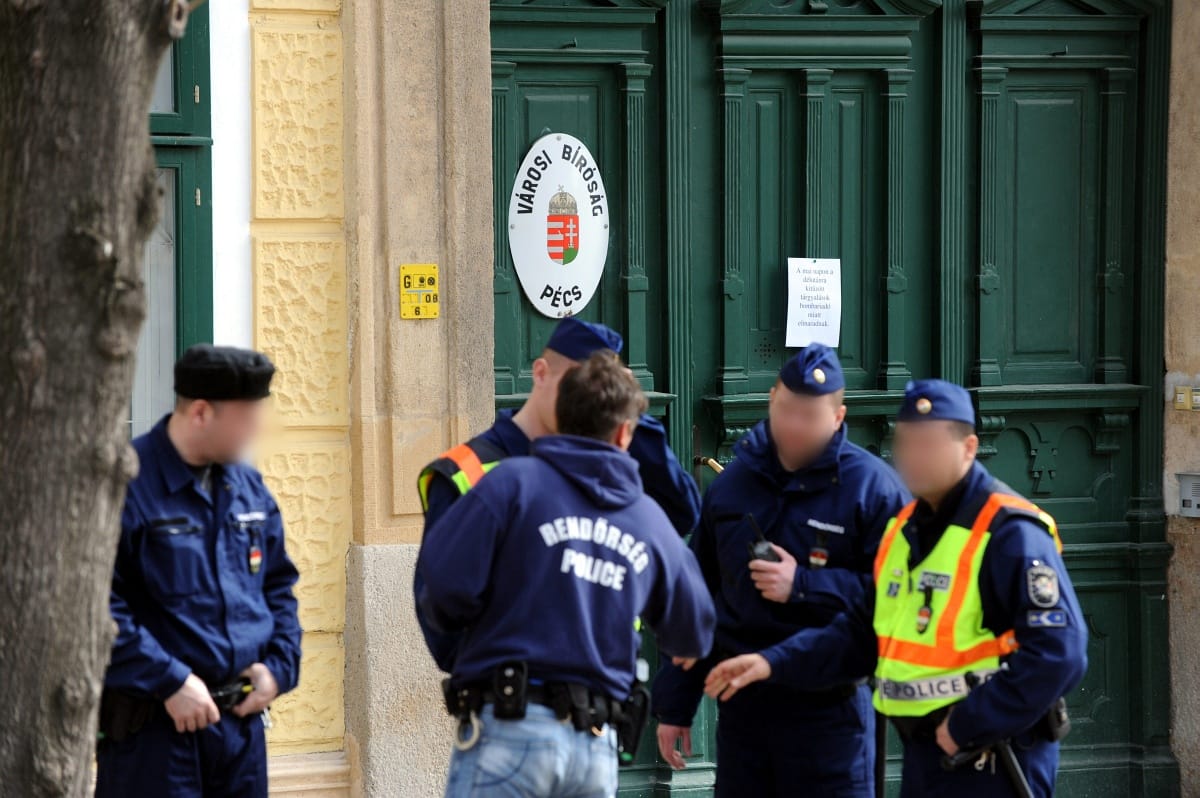 Bombariadó van négy városban egyszerre