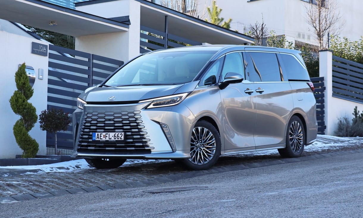 Magánrepülő szárnyak nélkül: teszten a csúcsluxus Lexus LM