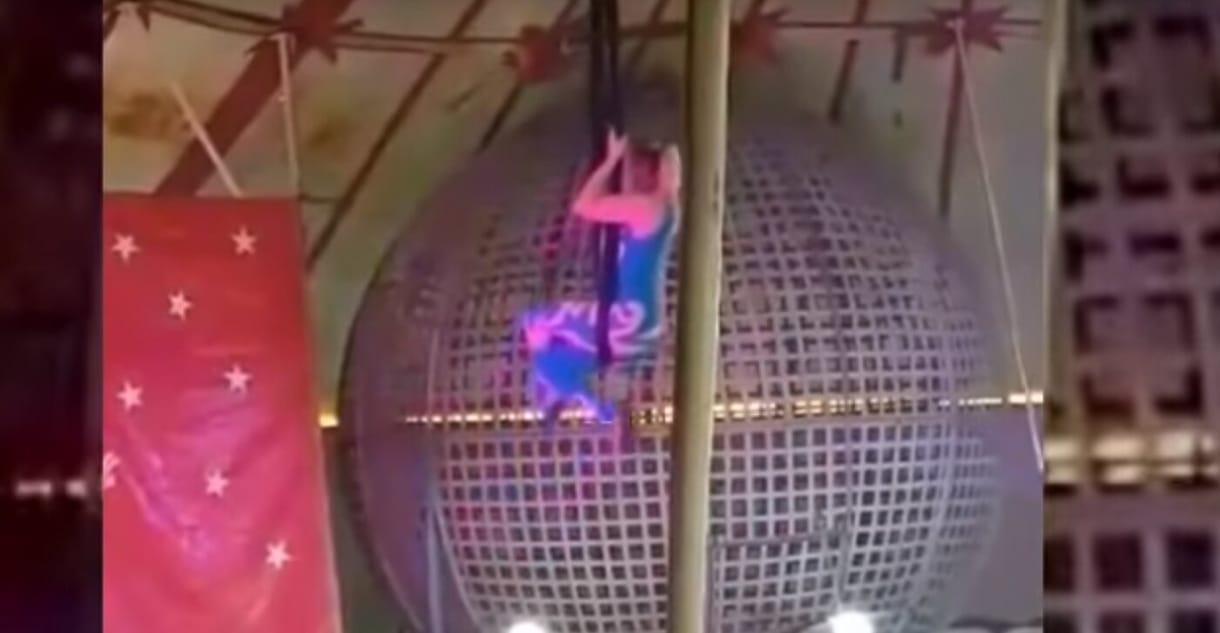 Lezuhant és súlyosan megsebesült egy budapesti cirkusz artistája Erdélyben