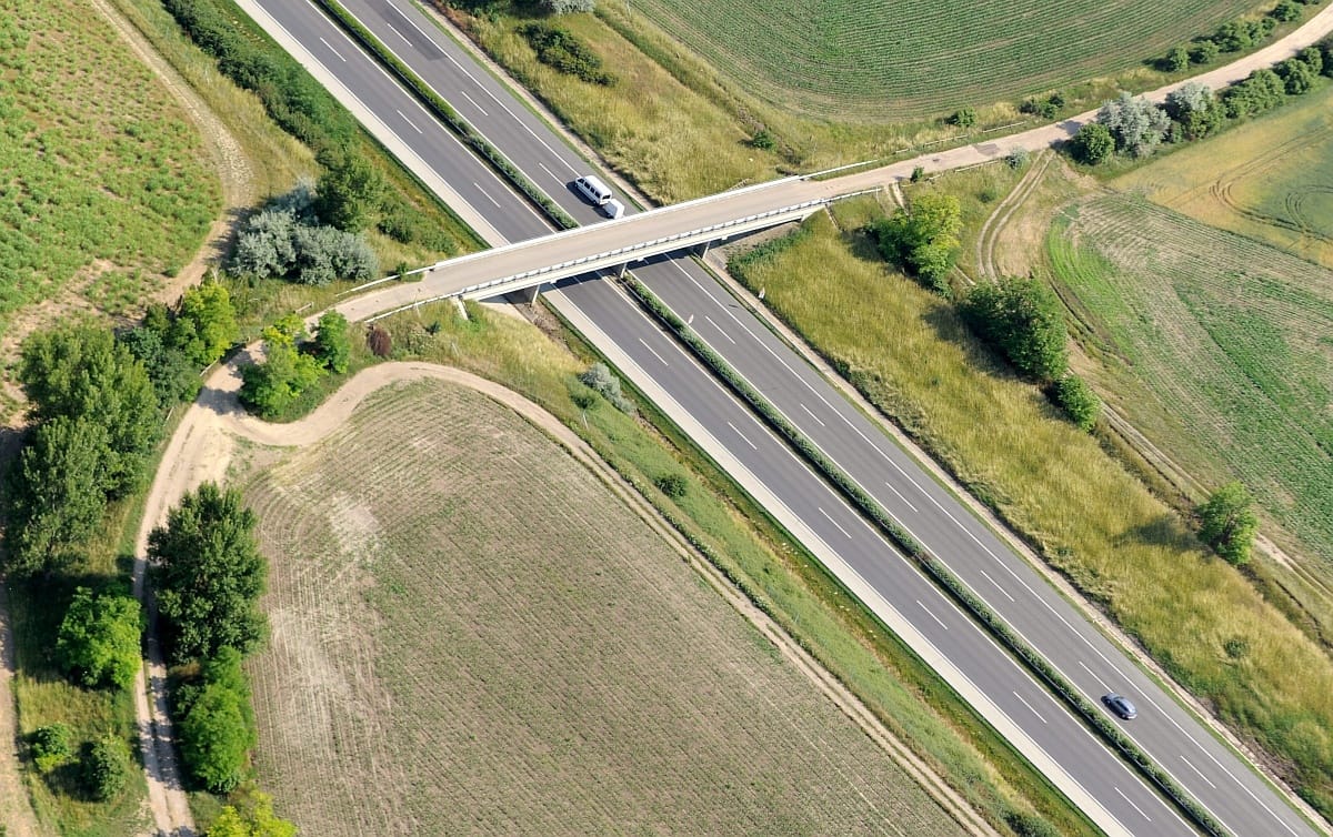 Ma is hatalmas dugó alakult ki Hegyeshalomnál