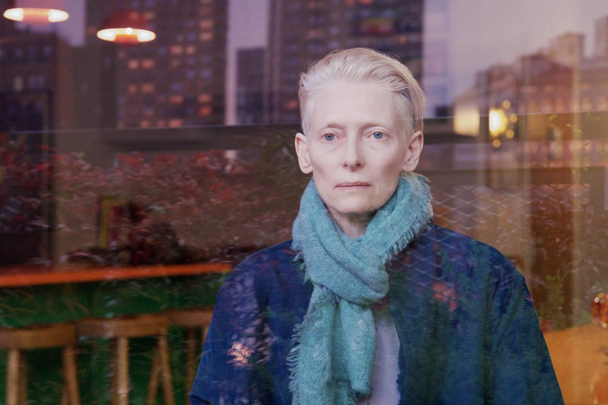Eutanázia eperrel – kritika Almodóvar új filmjéről, A szomszéd szobáról 