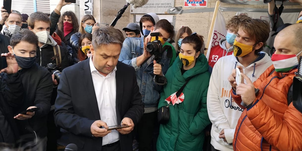Nem volt bűncselekmény Szarka Gábor kizárása az SZFE épületéből
