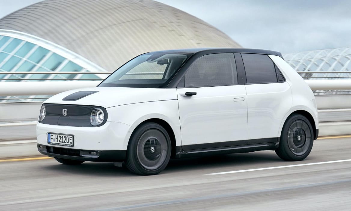 Cuki, retro és villanyos: kipróbáltuk az értelmesen elektromos Honda e-t